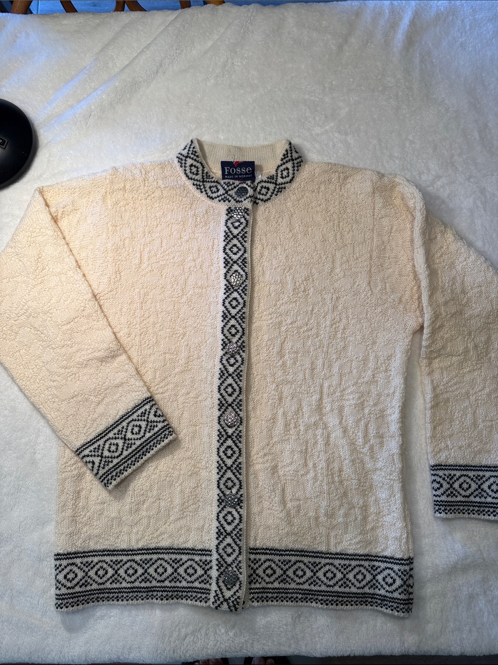 Gorgeous Fosse Cream Knit 100% Norwegian wool cardigan w/solid pewter buttons